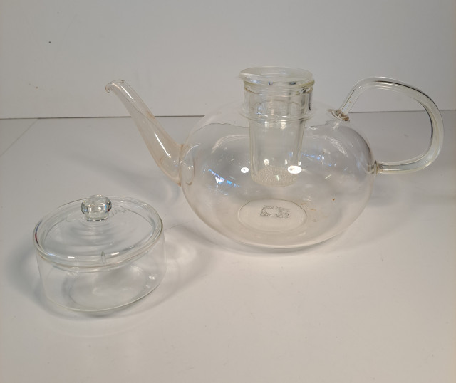 Wilhelm Wagenfeld Lasinen teekannu ja astia