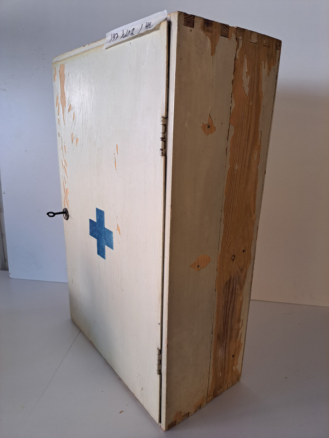 Antiikkinen lääkekaappi