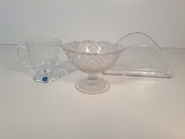 Lasiastiat, mm. Arabian Nuutajärvi Apila kermakko