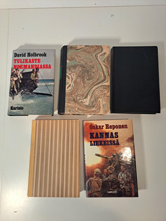 Sotakirjallisuutta  5kpl