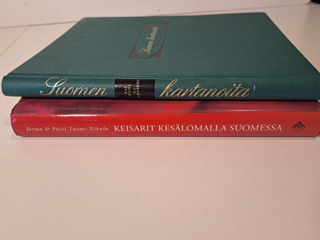 Kirjat Suomen kartanoita ja Keisarit kesälomalla Suomessa