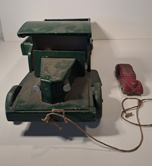 Todella Vanhat puuautot