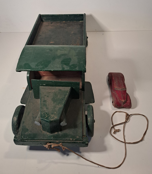 Todella Vanhat puuautot