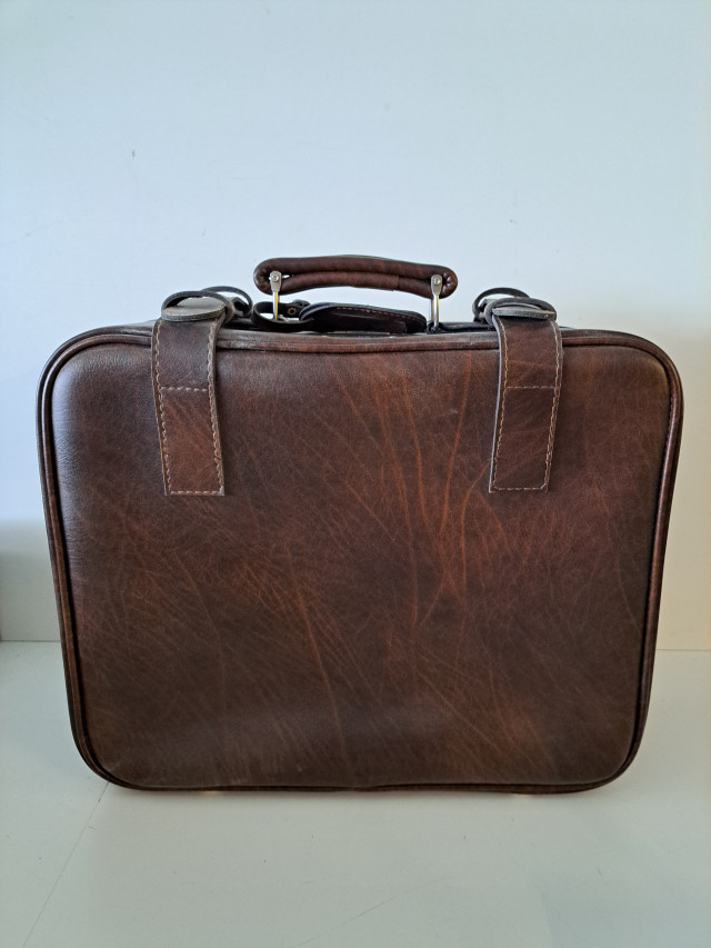 Vanha Finnairin nahkalaukku