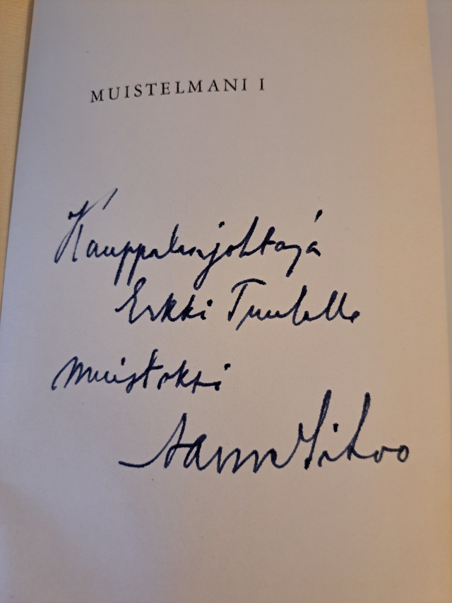 Kenraali Aarne Sihvo muistelmani 1, signeerannut Aarne Sihvo