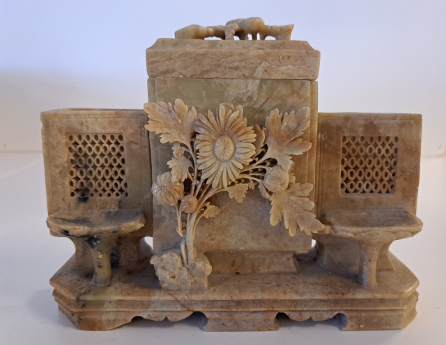 Vuolukivinen kiinalainen pöytäkoriste