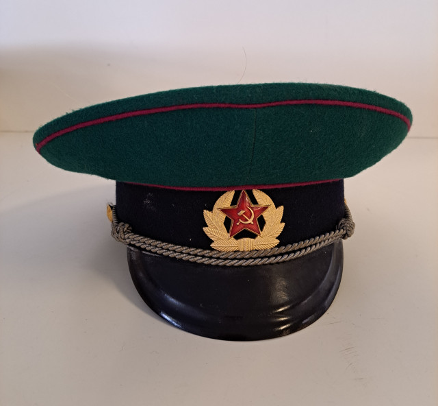 Neuvostoliittolainen rajavartiojoukkojen virkalakki