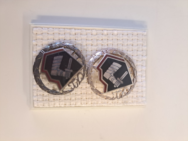 Karjalanliiton ansiomerkit hopea 925 ja 830