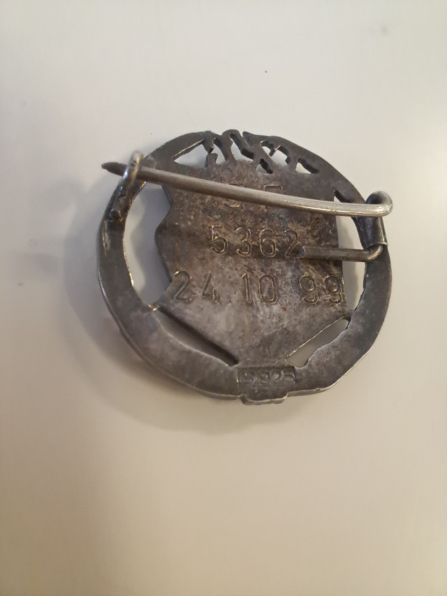 Karjalanliiton ansiomerkit hopea 925 ja 830