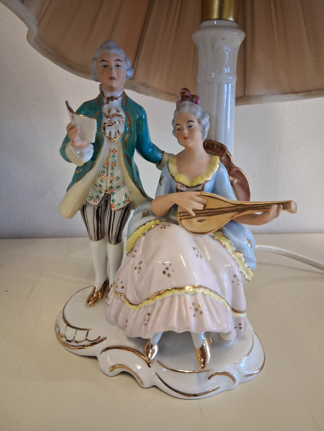 Bavaria Lamput 2kpl ehjät ja vanhat