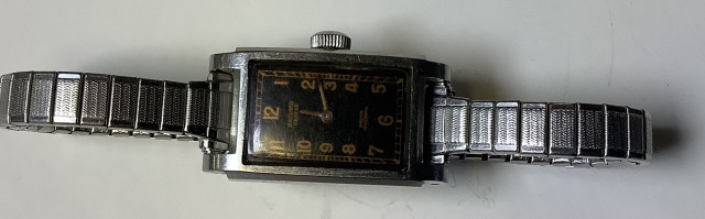 Rannekello joustorannekkeella