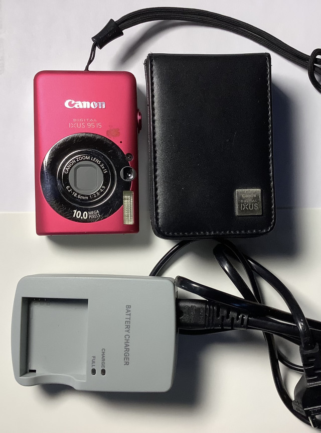 Canon Ixus 95 IS digikamera,nahkakotelo, akku, muistikortti 8 GP ja akkulaturi
