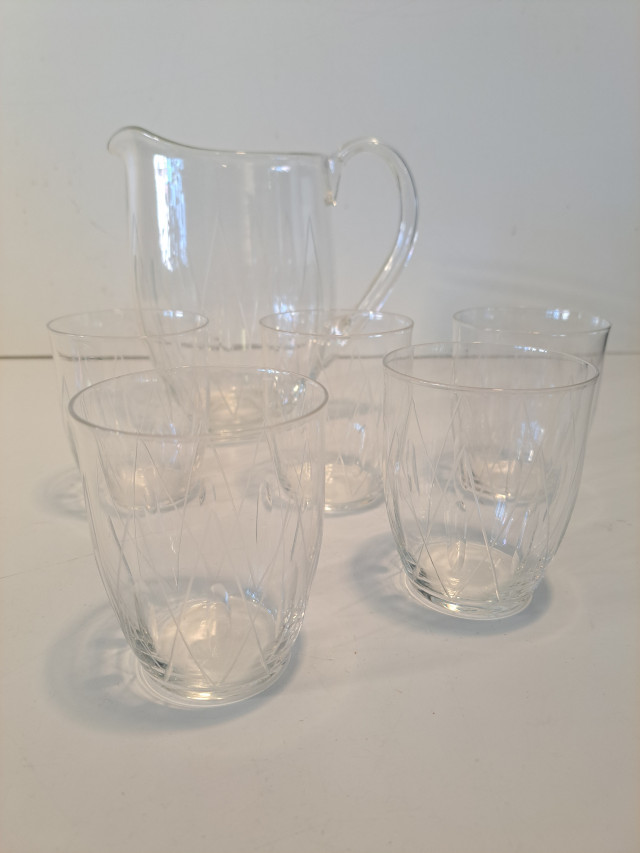 Vintagekannu ja 5kpl laseja