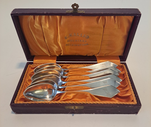 Hopeiset kahvilusikat