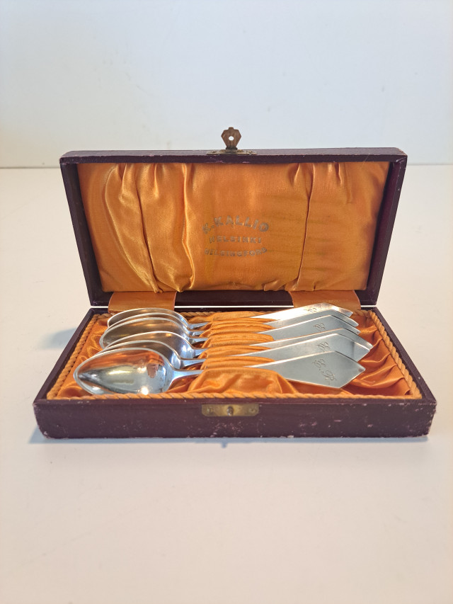 Hopeiset kahvilusikat