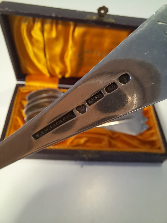 Hopeiset kahvilusikat