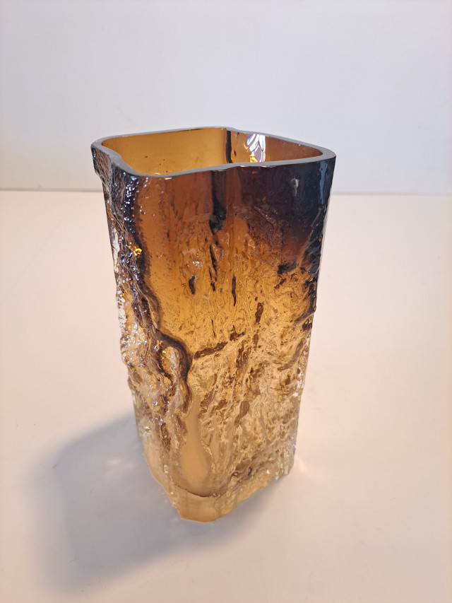 Kumelan maljakko, Kaj Blomqvist signeerauksella