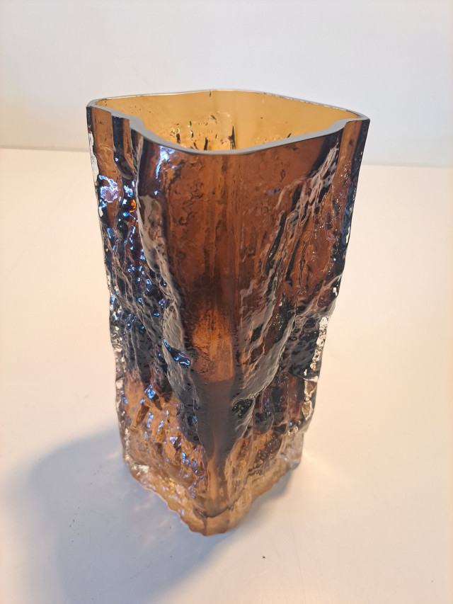 Kumelan maljakko, Kaj Blomqvist signeerauksella