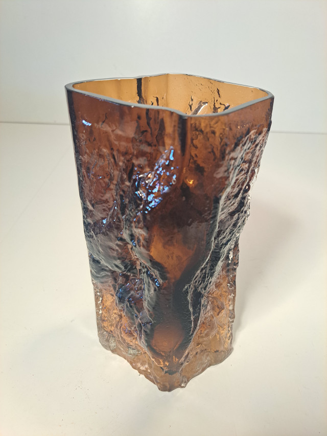 Kumelan maljakko, Kaj Blomqvist signeerauksella