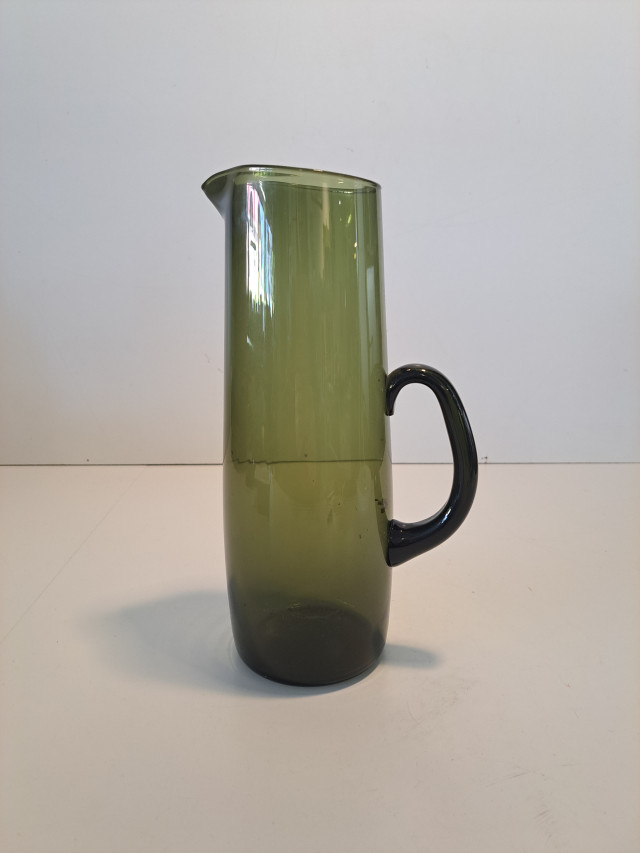 Iittalan oliivinvihreä lasikaadin, Erkki Vesanto