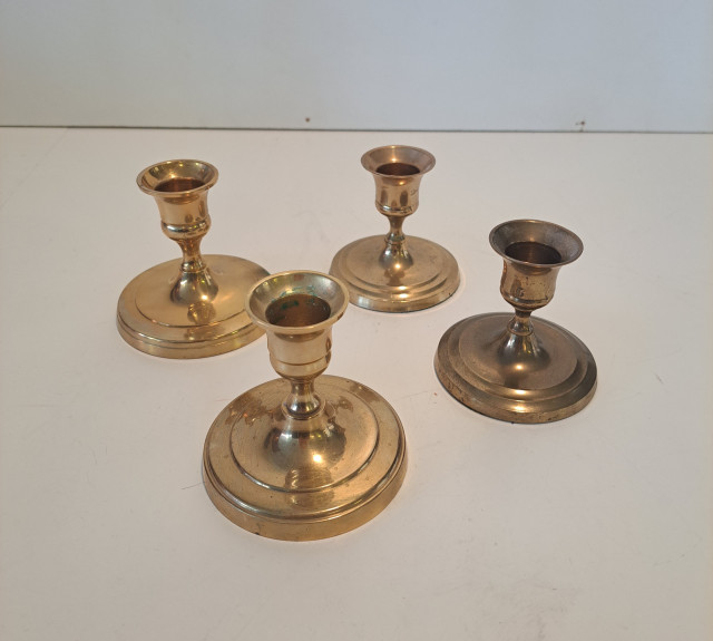 Messinkiset kynttilänjalat 4kpl