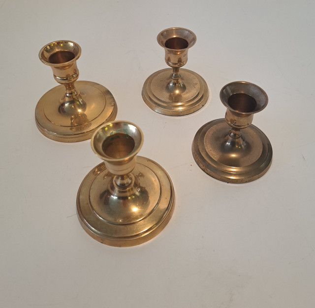 Messinkiset kynttilänjalat 4kpl