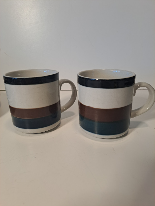 Arabian Kaira isot mukit ja 3 eri kokoista lautasta