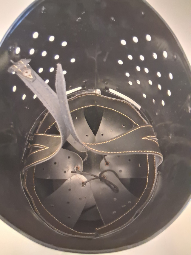 Temppeliritareiden Kypärä Repro metallia