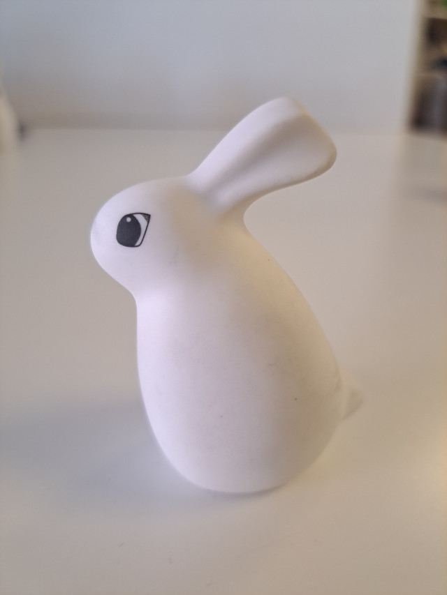 Heljä Liukko-Sundströmin pupu figuuri