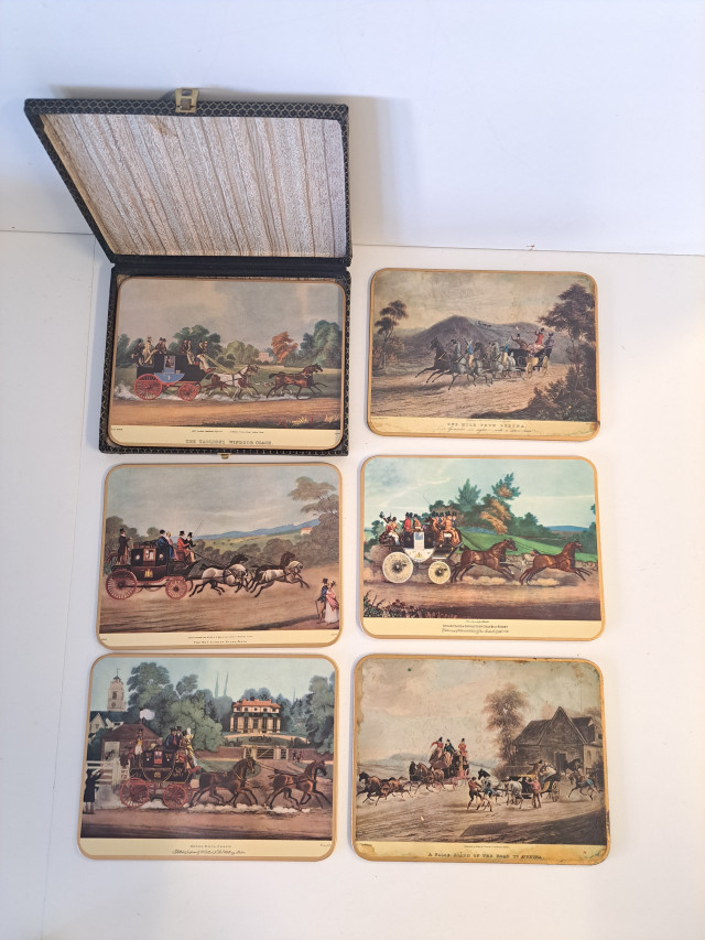 Vintage englantilaisia paikkamattoja laatikossaan