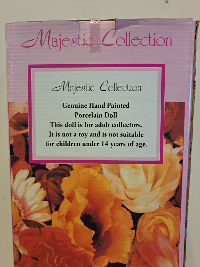 Keräilynukke, käsinmaalattu posliini