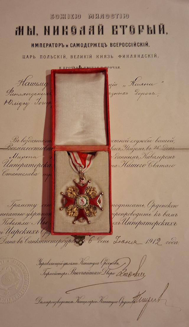 Order of Saint Stanislaus 3rd class ,with original paper and box. 14K