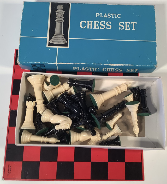 Shakkipeli nappuloineen