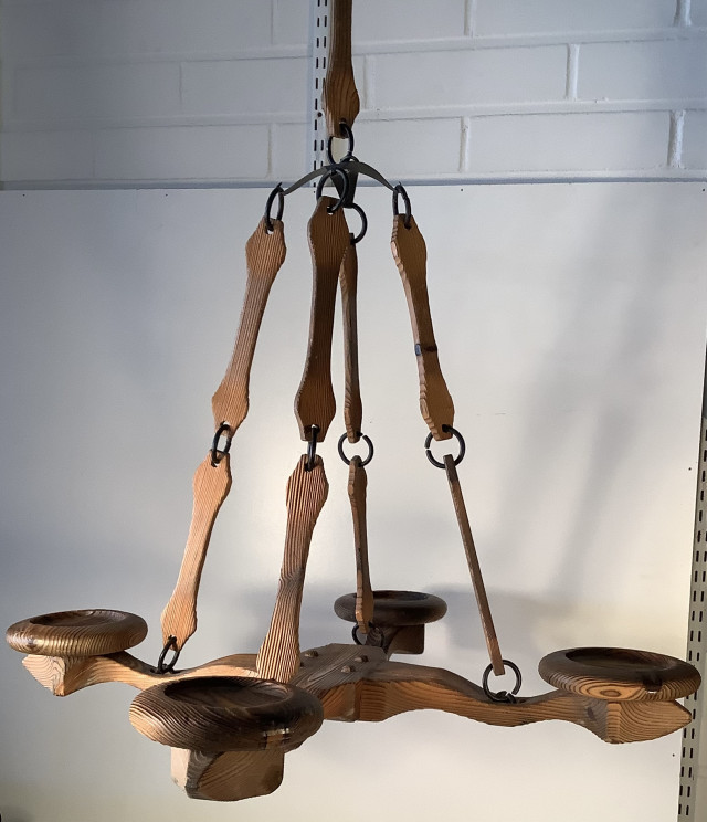 Kynttiläkattovalaisin, Erkki Hovi