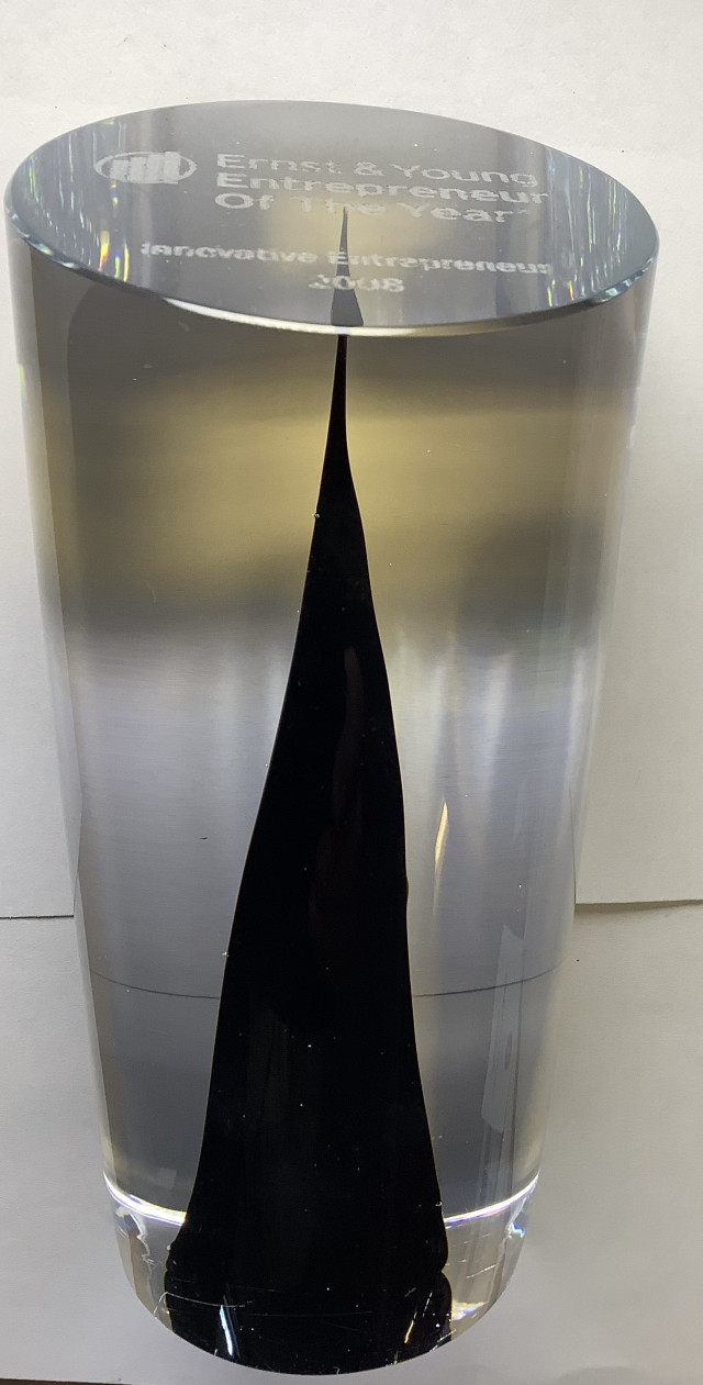 Ernst&young Entrepreneur of the Year 2008. Lasipysti, korkeus 16 cm