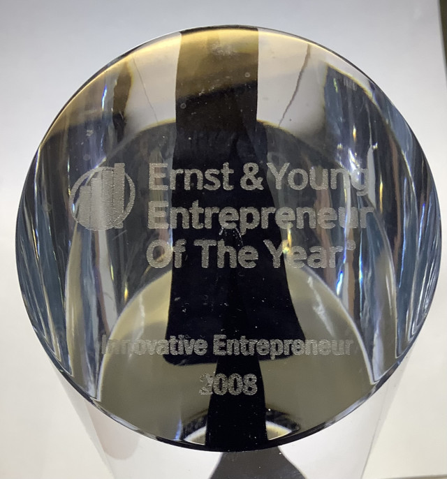 Ernst&young Entrepreneur of the Year 2008. Lasipysti, korkeus 16 cm