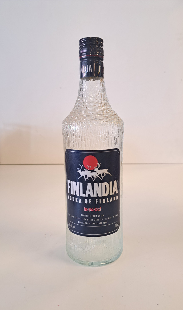 Tapio Wirkkalan suunnittelema Finlandia vodkapullo