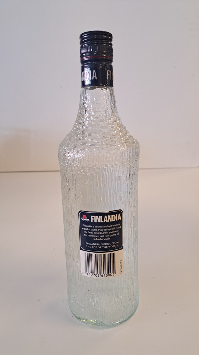Tapio Wirkkalan suunnittelema Finlandia vodkapullo