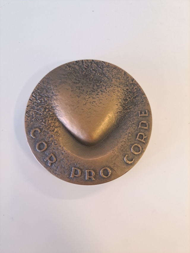 Taidemitali "Sydän sydämen puolesta", Terho Sakki 1978