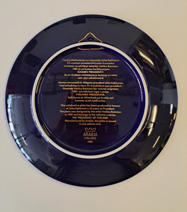 Arabian Urho Kekkonen lautanen laatikossaan