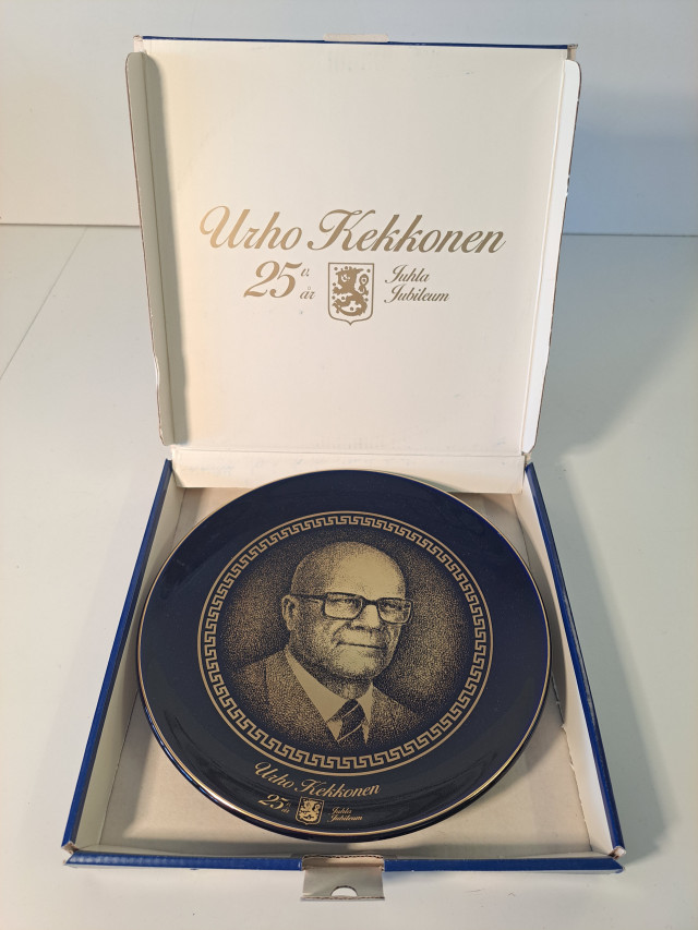 Arabian Urho Kekkonen lautanen laatikossaan