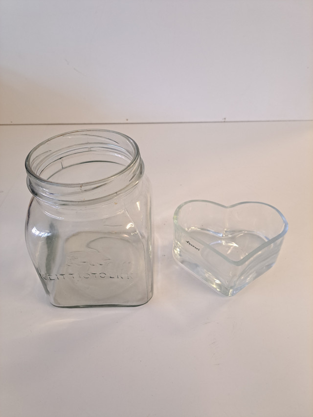 Karhulan keittiötölkki ja lasinen sydänastia Finnmari