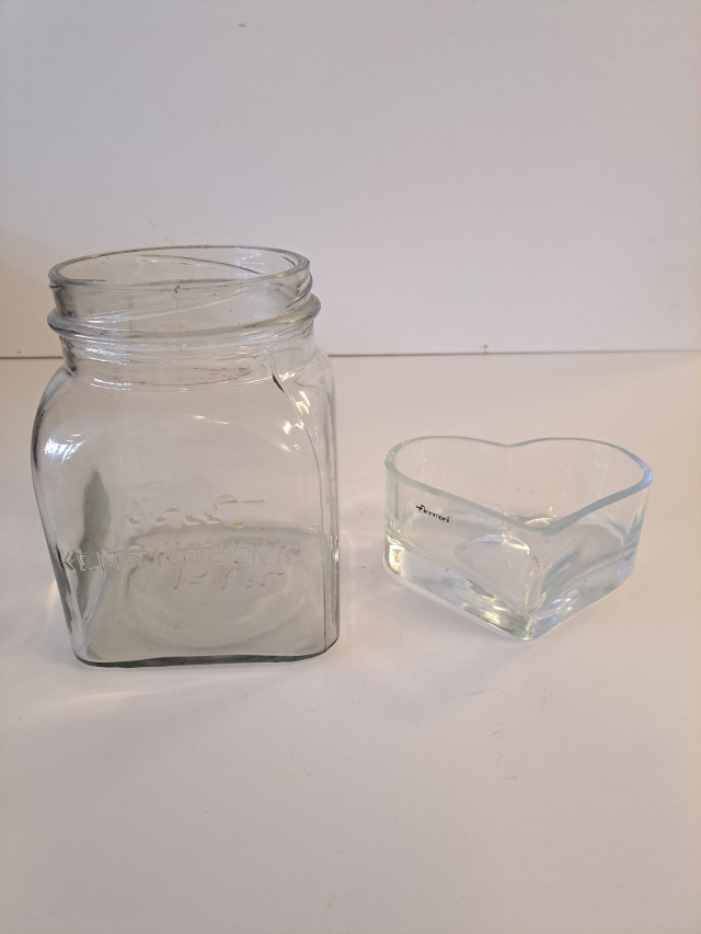 Karhulan keittiötölkki ja lasinen sydänastia Finnmari