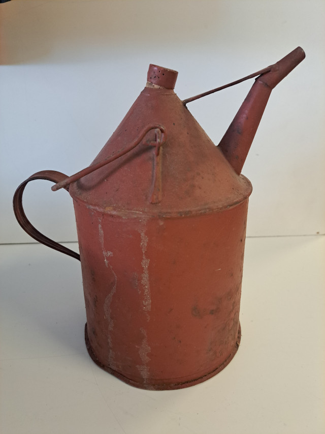 Antiikkinen öljykannu