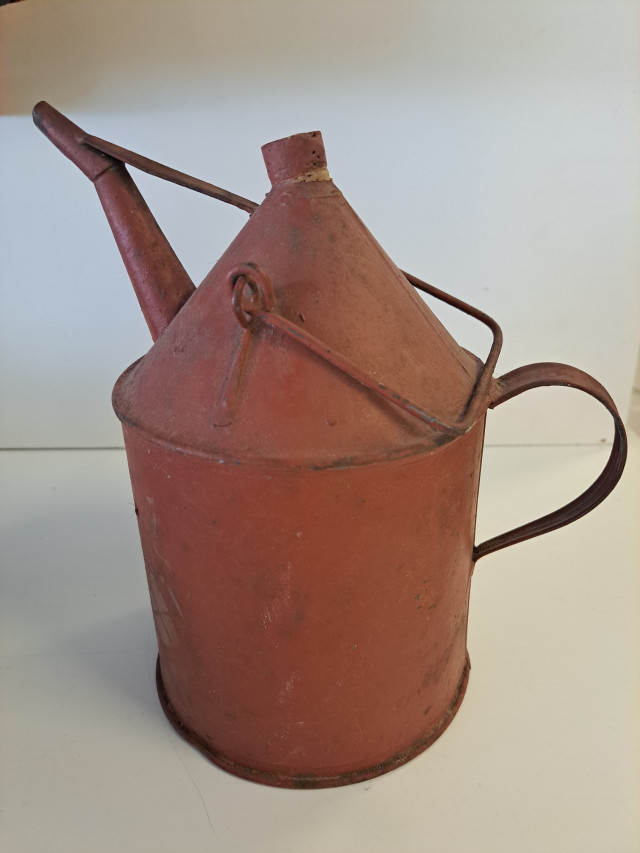 Antiikkinen öljykannu