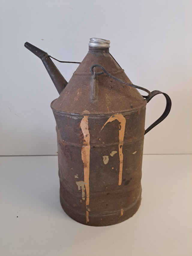 Antiikkinen öljykannu