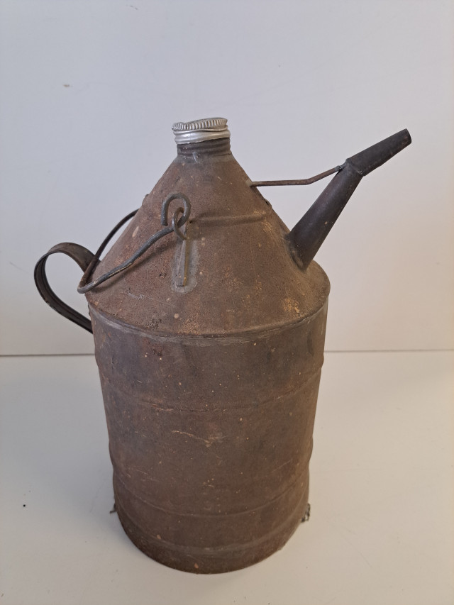 Antiikkinen öljykannu