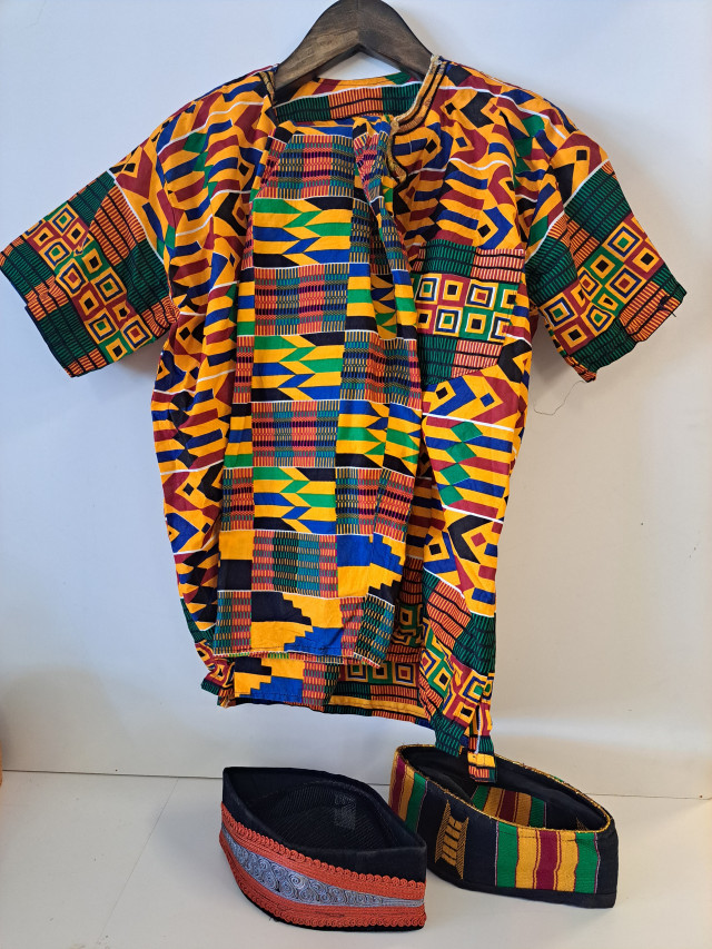 Carl "prinssi" Danhammerin afrikkalainen asu + kaksi päähinettä