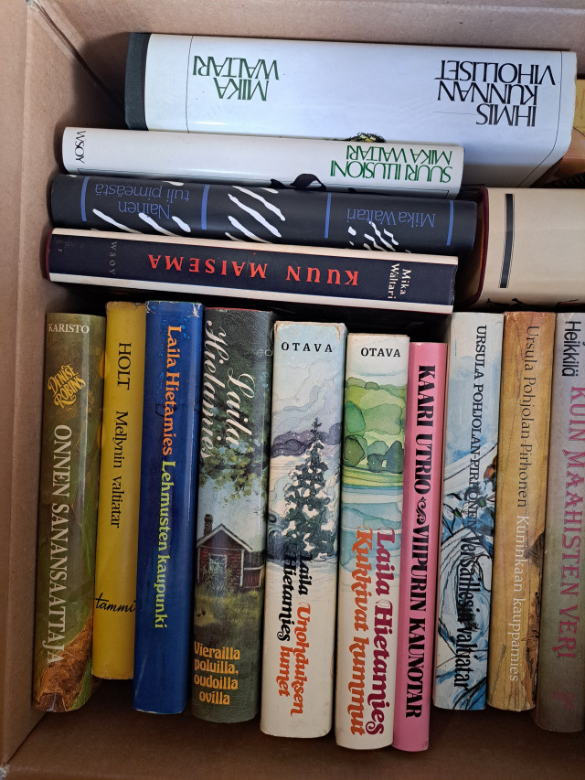 Kirjoja, mm. Mika Waltaria, Laila Hietamies,