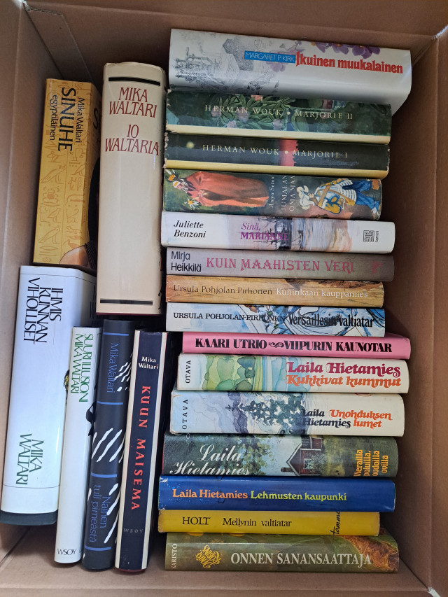 Kirjoja, mm. Mika Waltaria, Laila Hietamies,